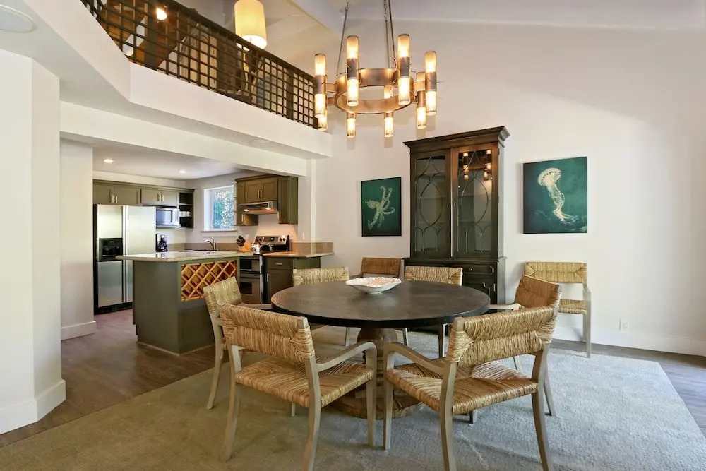 2141 IliIli Rd - 14 Br Villa