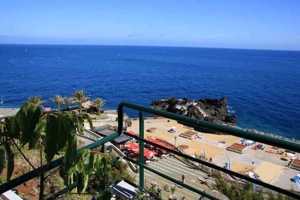 Bungalow with 2 Bedrooms in Sâo Martinho, Funchal, with Wonderful Sea View, Enclosed Garden And Wifi