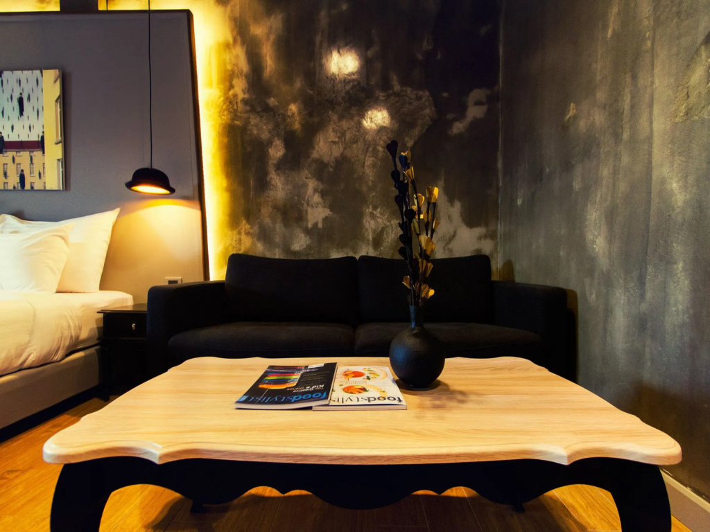Kroque Boutique & Bistro