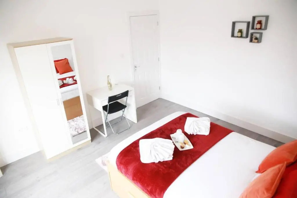Deluxe 4-bed House Close2 Wembley Stadium