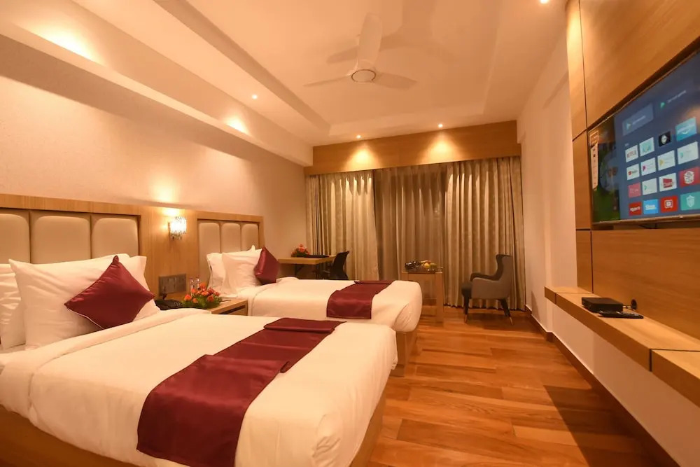 Emerald Clarks Inn Suites