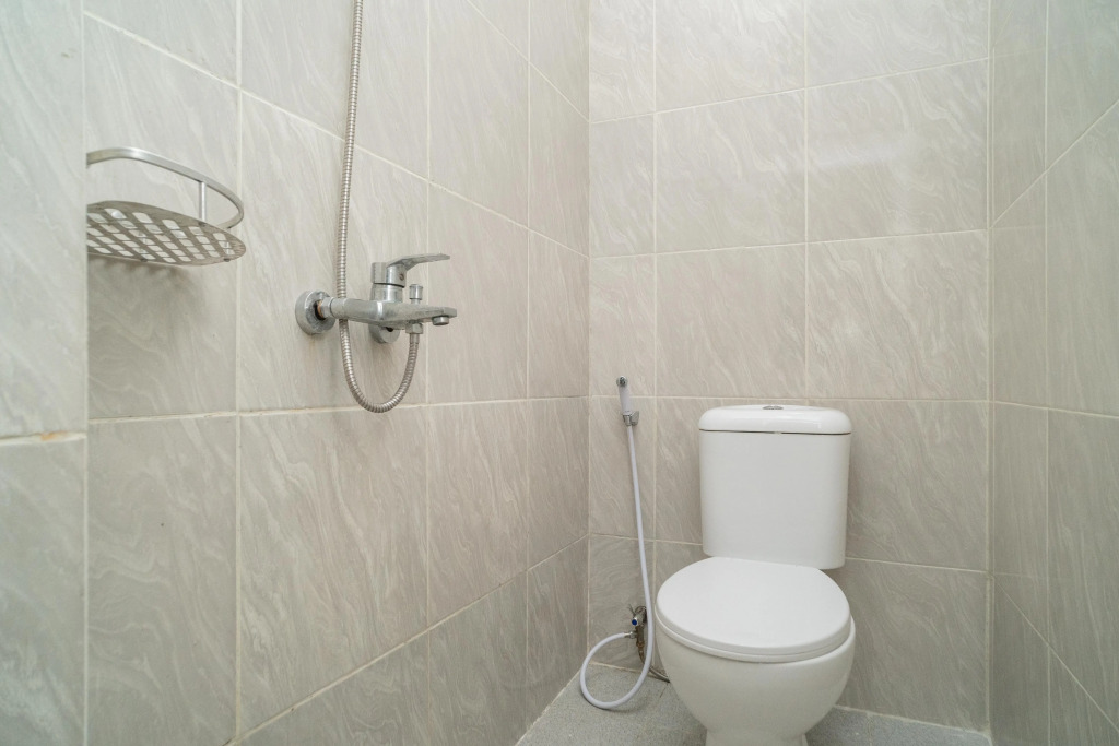 RedDoorz Plus near ITC Cempaka Mas 2