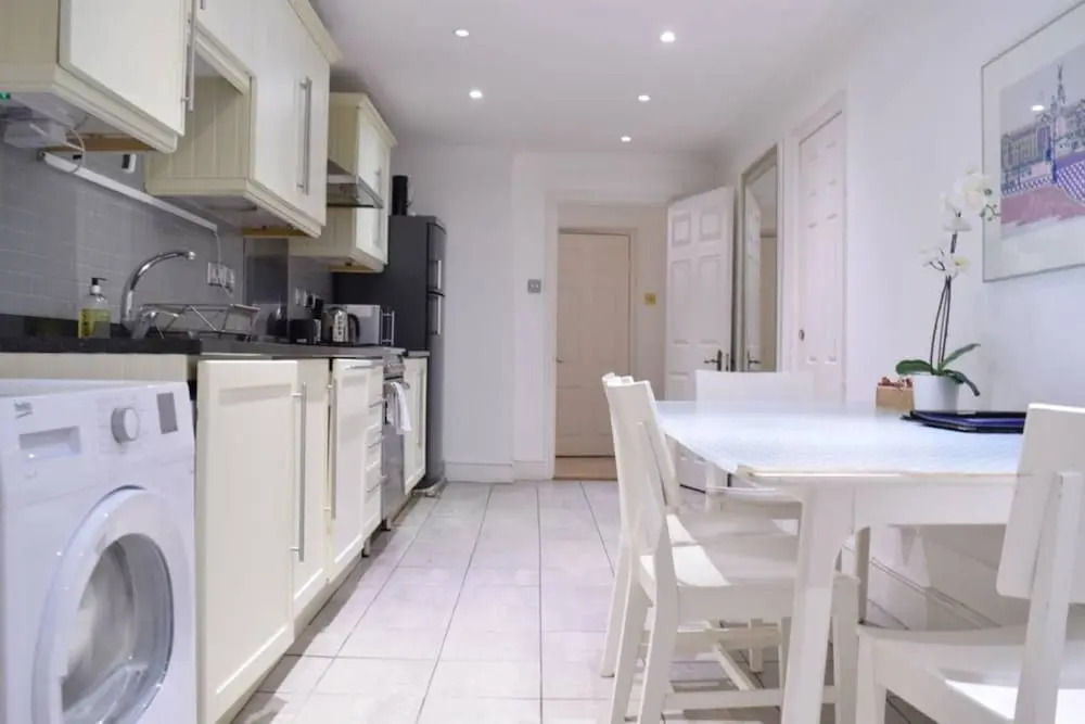 Kensington 1 Bedroom Flat With Terrace