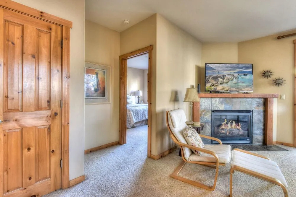Alpine Way Lake & Sugar Bowl Resort