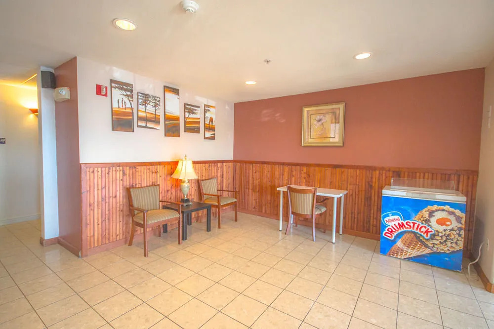Auburn Travelodge Inn and Suites