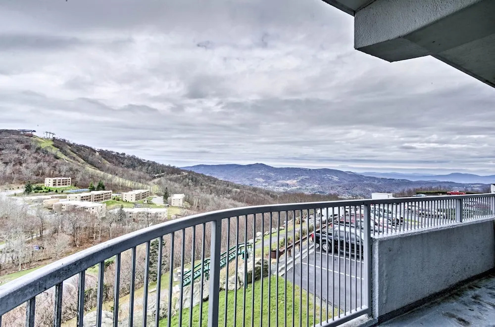 Sugar Mountain Resort Condo w/ Pool Table & Views!