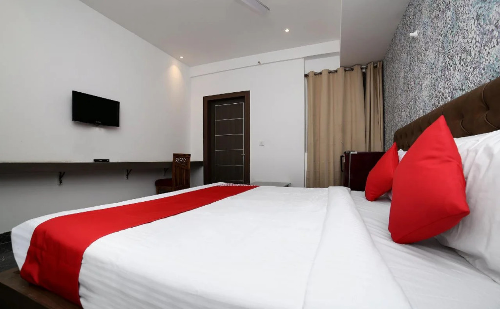 Hotel Pine By OYO Rooms