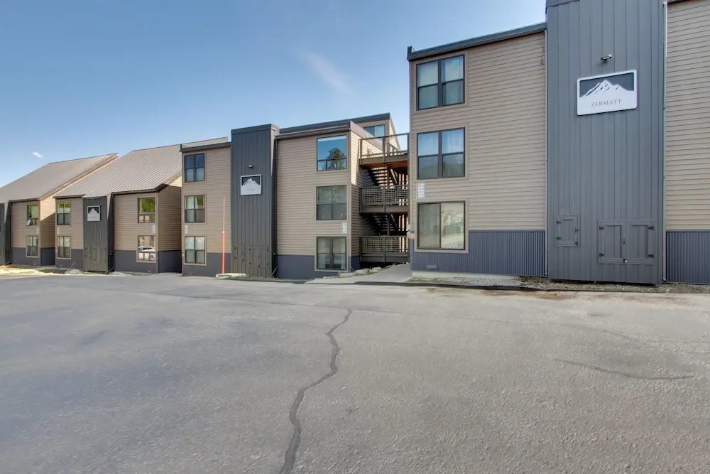 Modern Mountain-view Condo at Big Sky Resort!