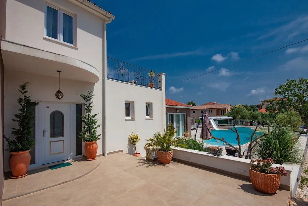 Five bedroom villa Emily with pool