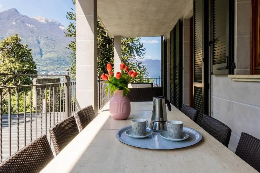 ALTIDO Flat for 4, with Astounding Lake Como View and Pool
