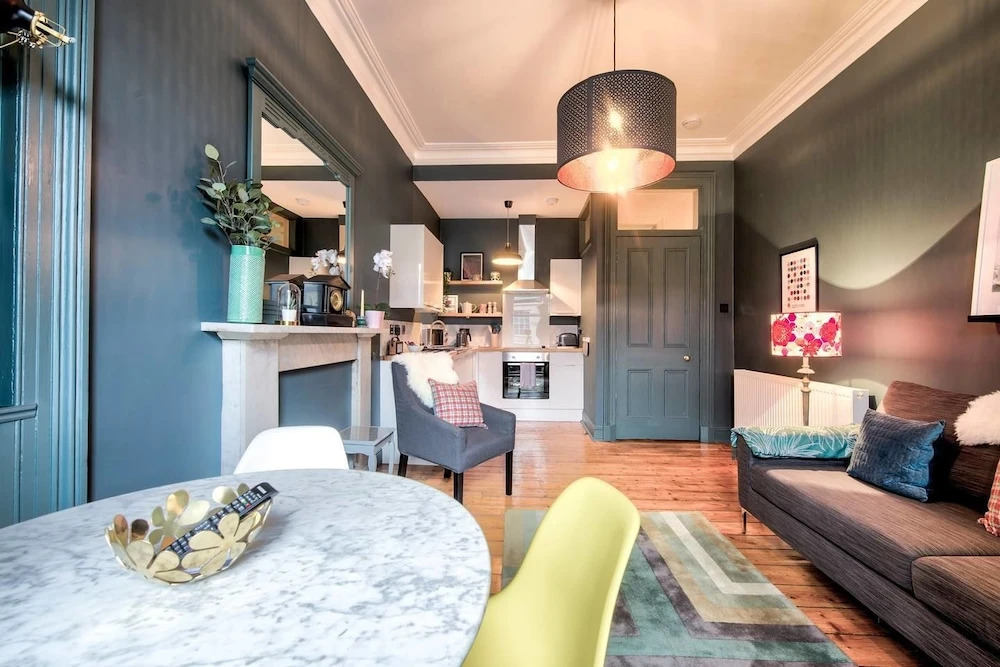 Stylishly Presented City Centre Apartment