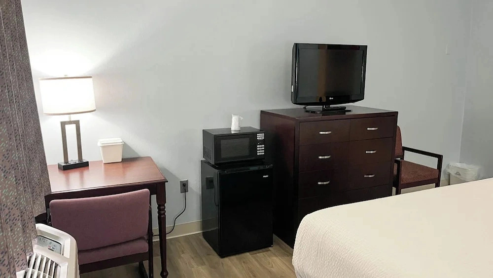 Studio 6 Suites   Tiffin, Oh