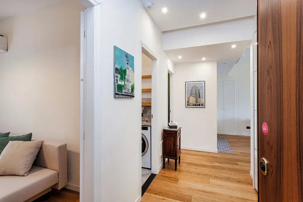 Bright Shelley Apartment