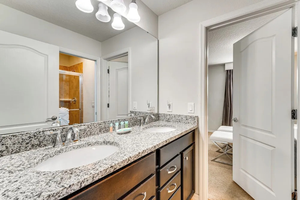 8 Mi to Disney World: Family-friendly Retreat!