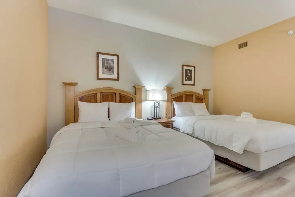 Wisconsin Dells Resort Condo w/ 2 Fireplaces