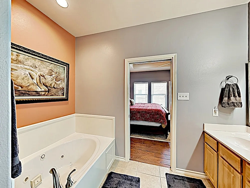 New Listing! Coastal Escape W/ Pool, 200 To Beach 4 Bedroom Townhouse