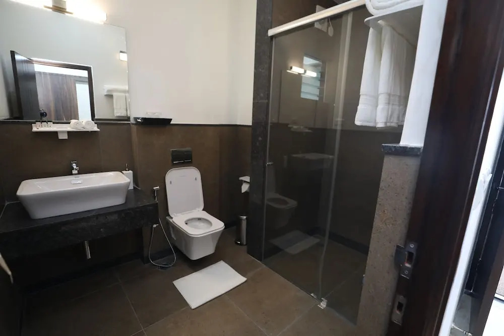 VRR Hotel's And Convention Centre