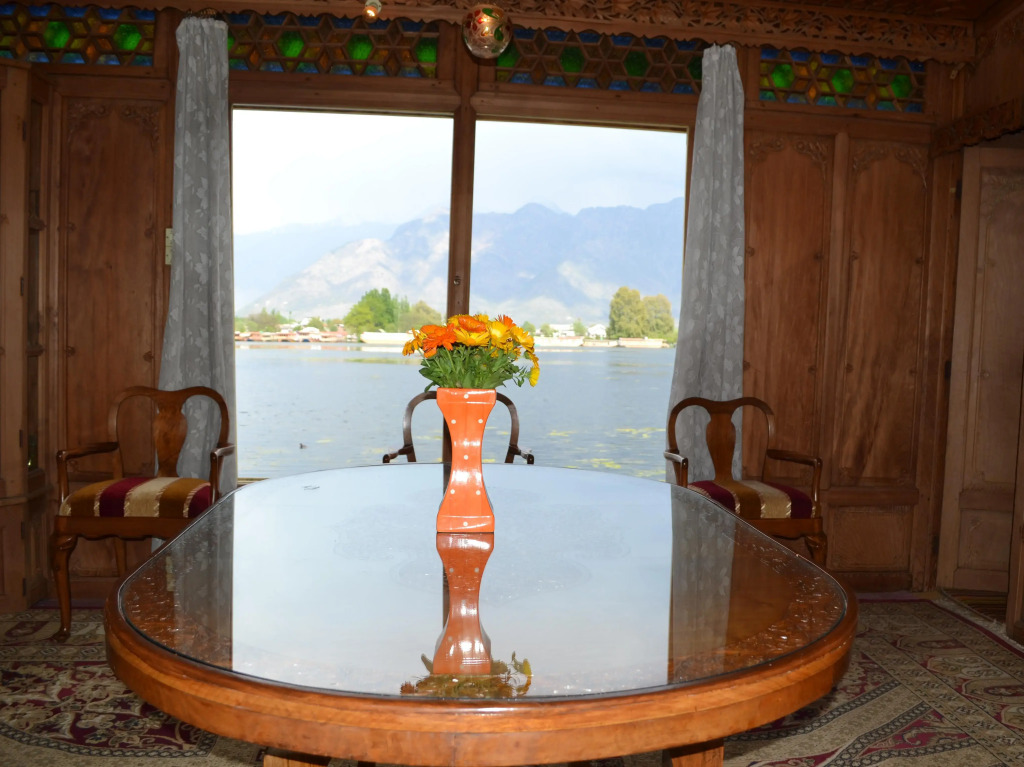 Peacock Houseboats