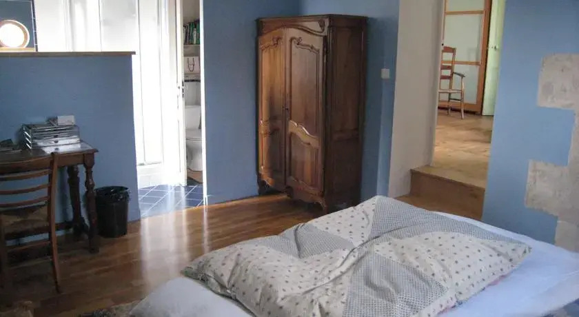 Vraie chambre dhôtes jusquà 4 pers, stationnement gratuit, prise batterie