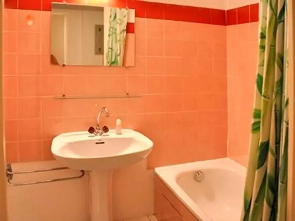 Appartement 2P, 4 Couchages, Terrasse et Salon de Jardin à 200m de la Plage, Fréjus - FR-1-226A-22