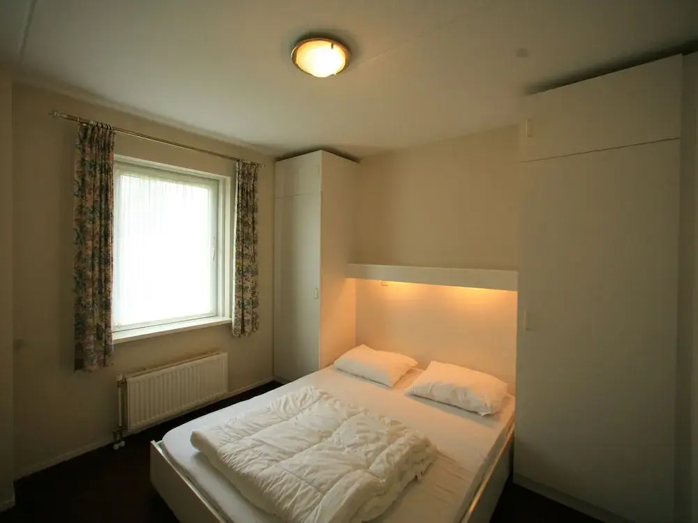 Detached bungalow with whirlpool and solarium, in nature
