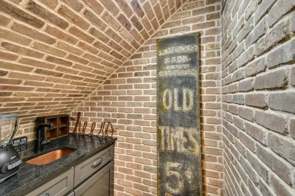 Luxurious Clarkesville Cabin w/ Decks & Fire Pit