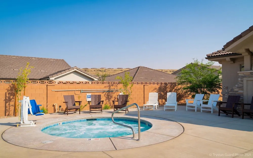 Rock Canyon Oasis 4 Bedroom Home by RedAwning