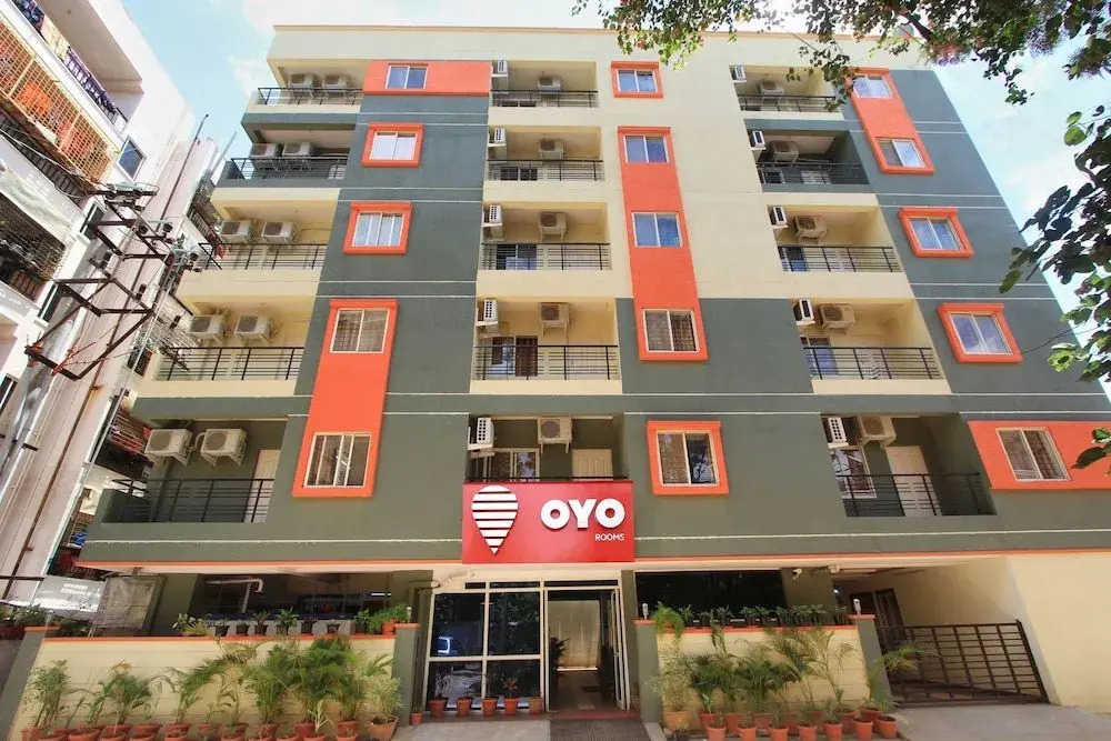 OYO 9653 Ample Premium Suites