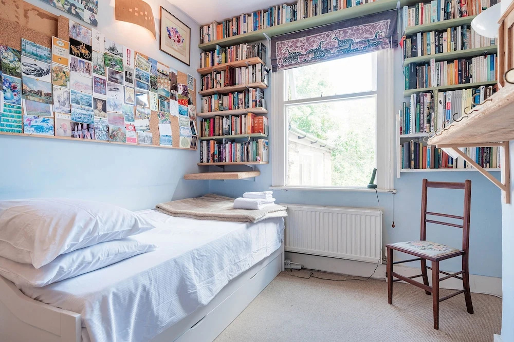 Enchanting Hammersmith Home Close to Shepherds Bush by Underthedoormat