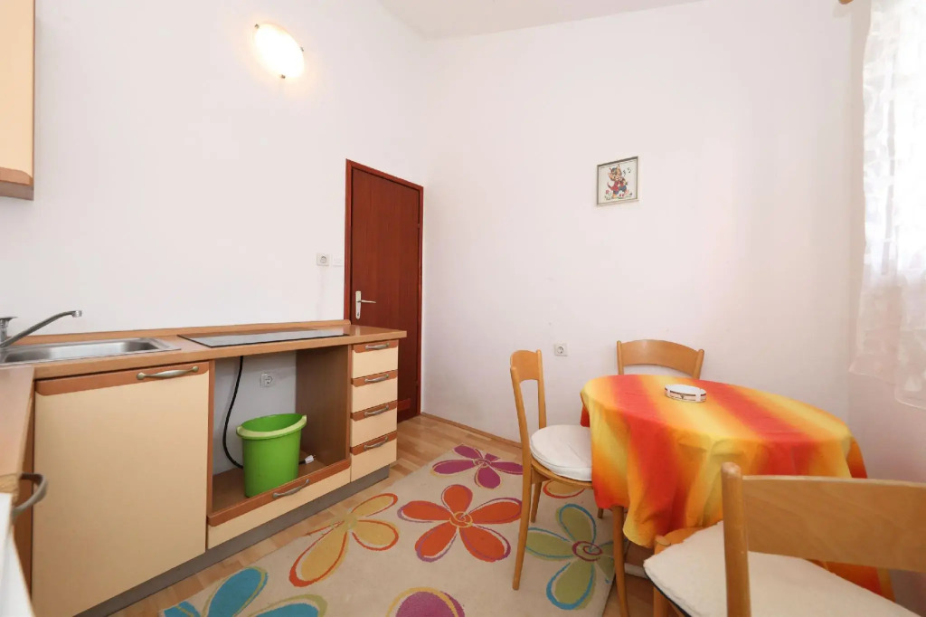 Apartment Summer Break