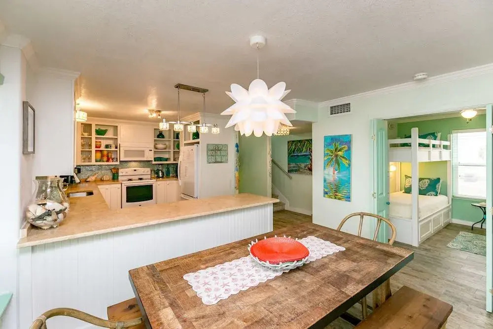 3BR/3BA Pool and Boardwalk to the Beach by RedAwning