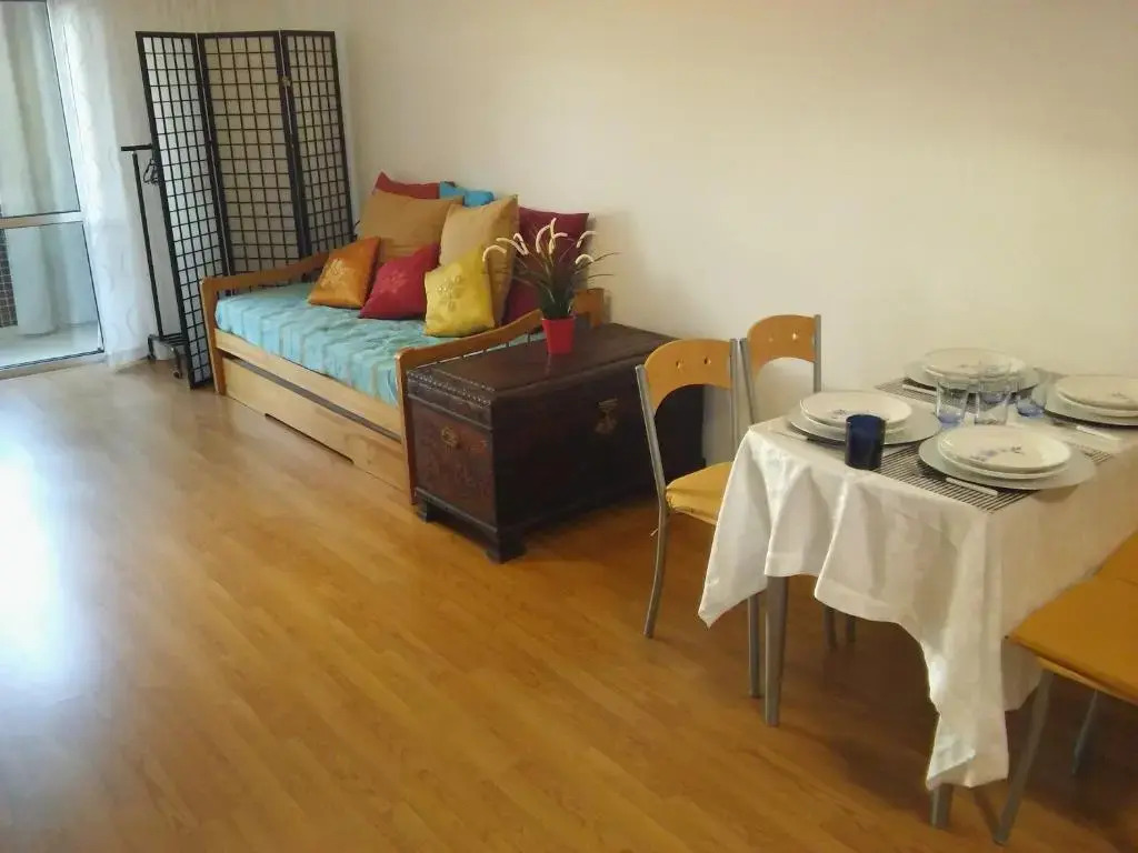 Zen Newton Apartment