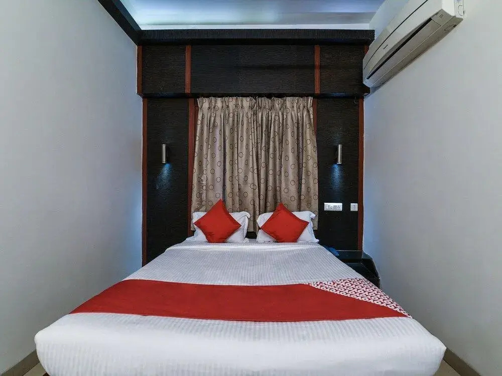 Blue Moon Inn By OYO Rooms