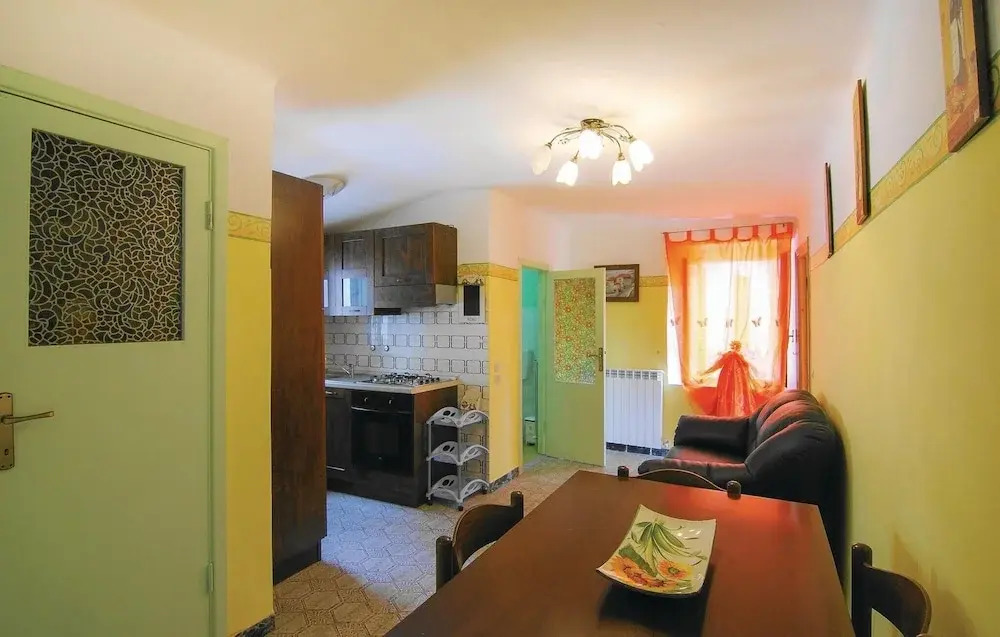 4 Bedroom Gorgeous Home In Montefegatesi
