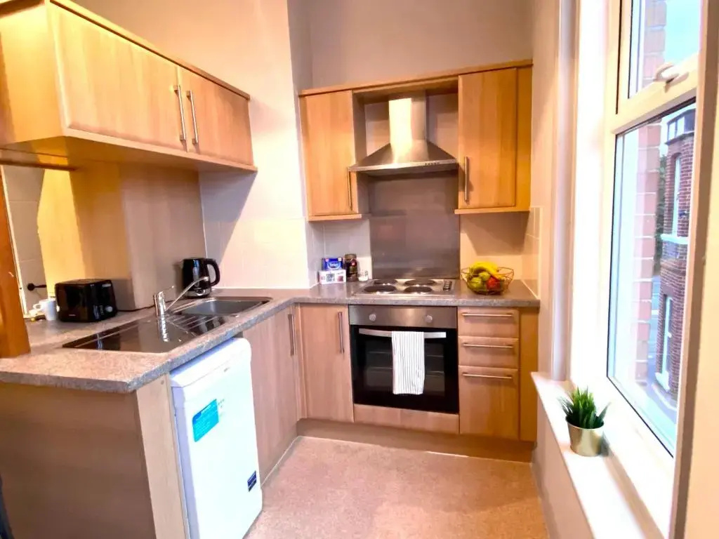 Funky Stylish Apartment! - 5 Minute Walk to the Best Beach! - Great Location - Parking - Netflix - Fast WiFi - Smart TV - Newly decorated - sleeps up to 4! Close to Bournemouth & Poole Town Centre & Sandbanks