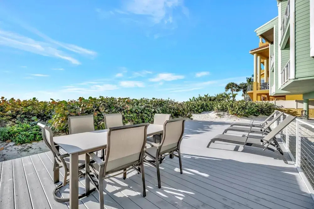 Beachfront Ocean Views Balcony Condo Sleeps 8