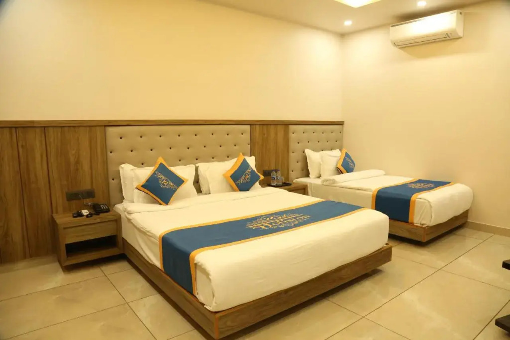 Hotel Holiston