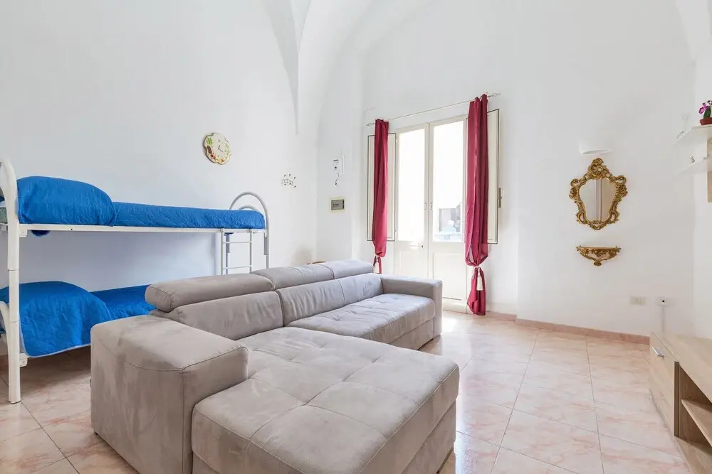 2380 Casa Crispi