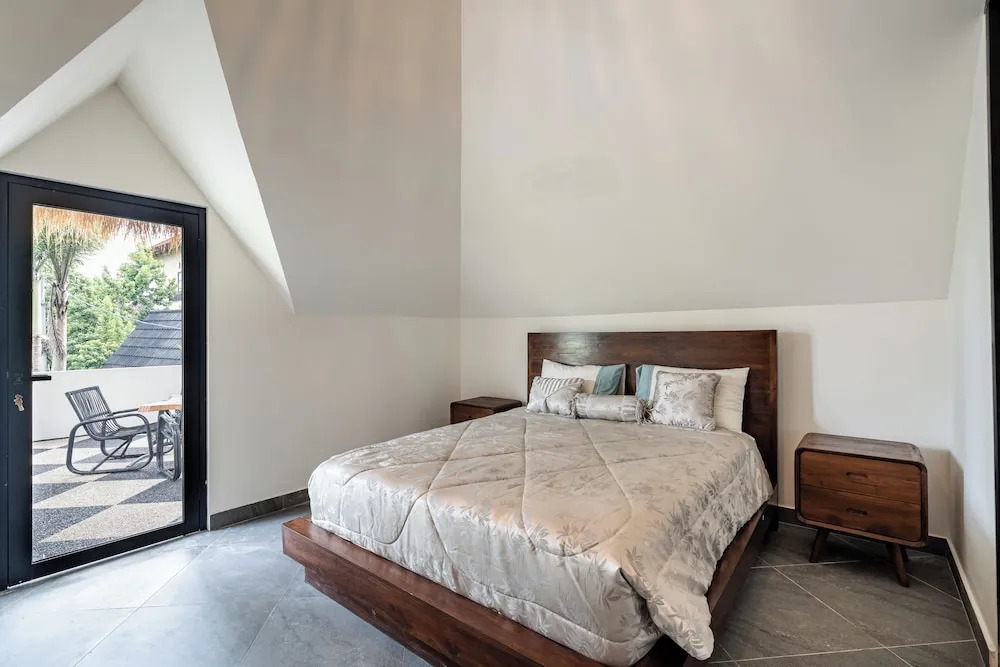 Orfeas Villas 1 - Luxury 2BR Canggu Private Pool, Rooftop Lounge