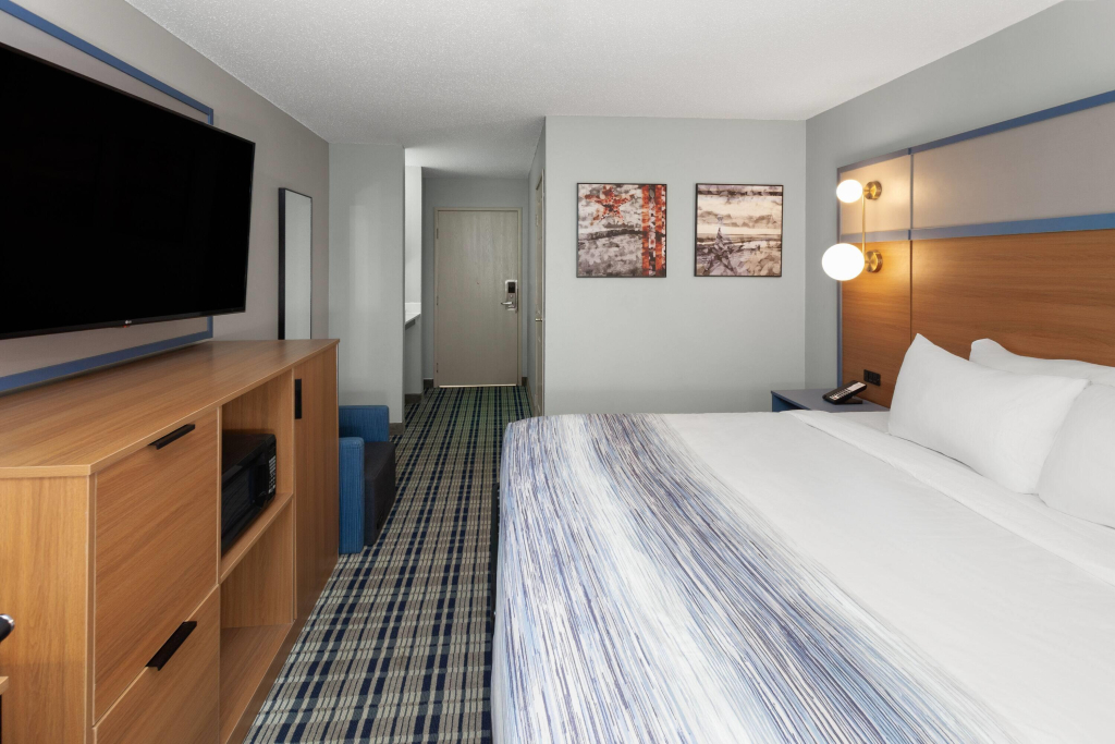 AmericInn by Wyndham Lake Mills