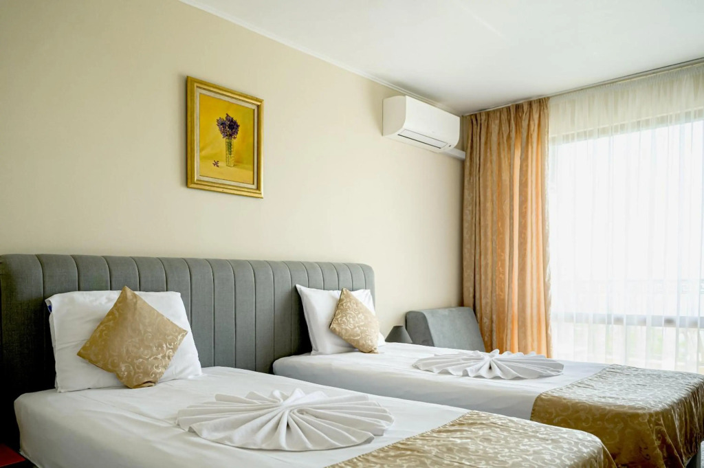 Paradise Hotel & Relax Center