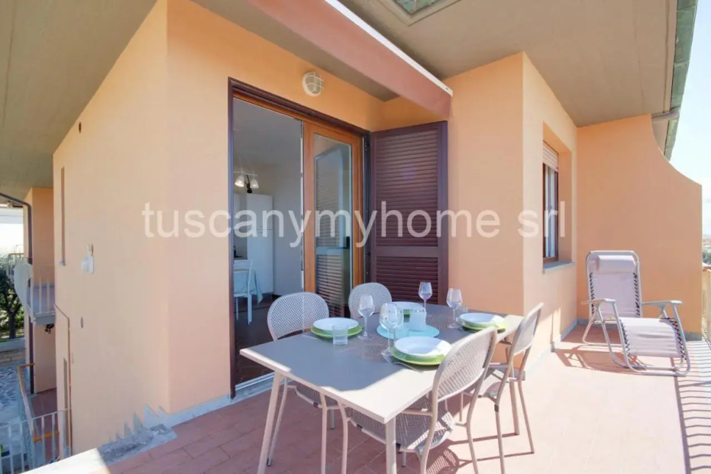 VELA terrazza sul mare con 2 camere e parcheggio