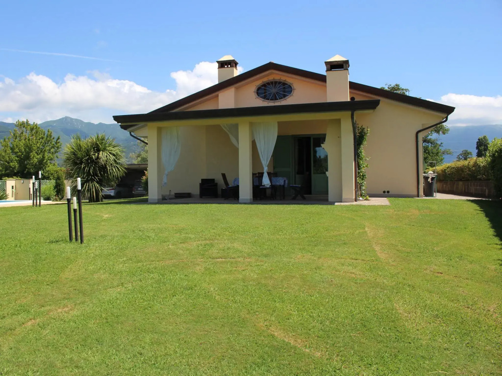 Holiday House in Versilia with Pool & Beaches