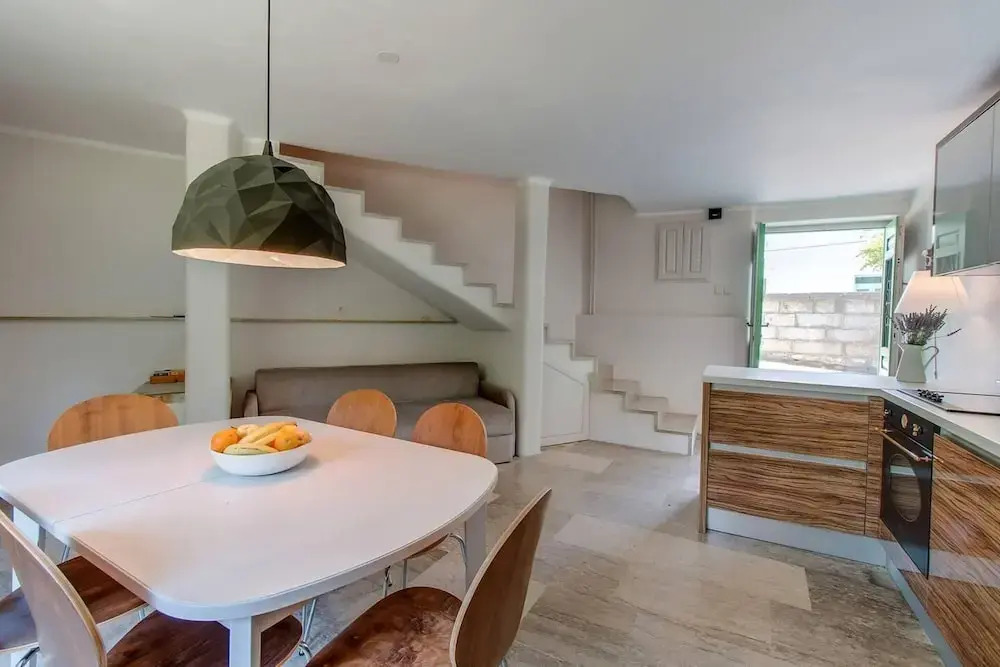 Lovely 15th Century Apartment in Osor