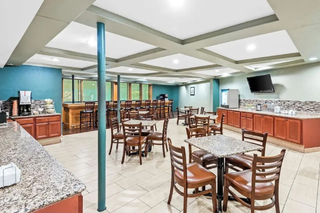 Quality Inn West Des Moines I-80 & I-235