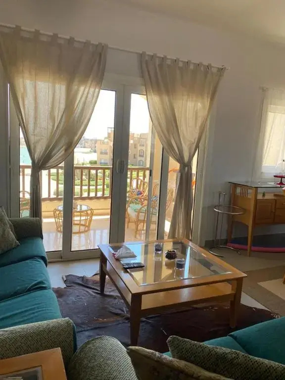A lovely 2 BR apartment at Waterside