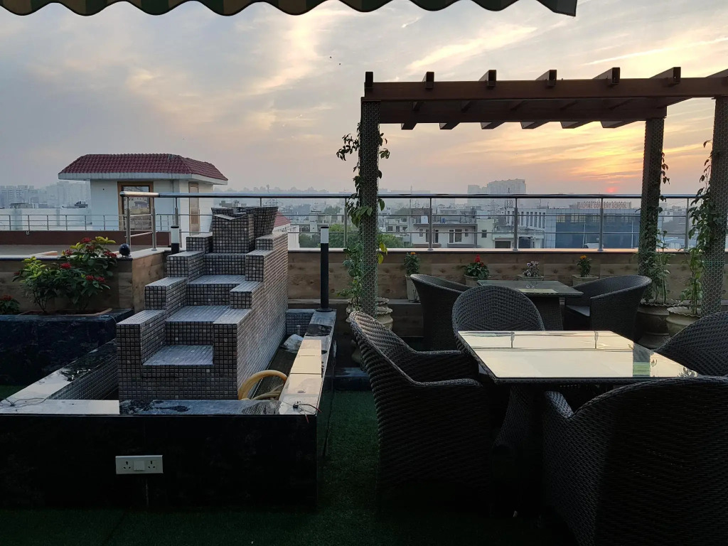 The Global Hotel by Platinum I 100m Medanta Hospital I Sector-38 I Gurgaon