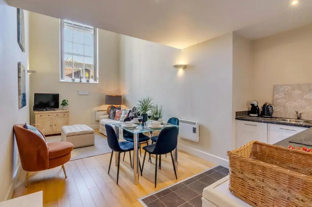 King St 1 bed apartment