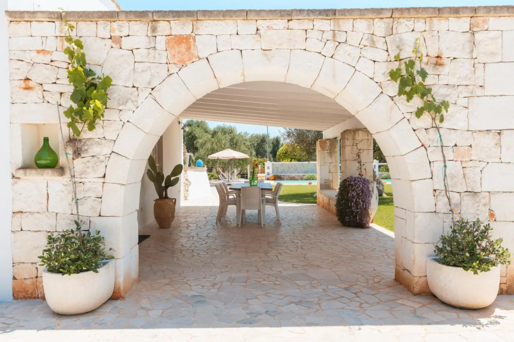 Fantastic Trulli Olea With Pool Garden