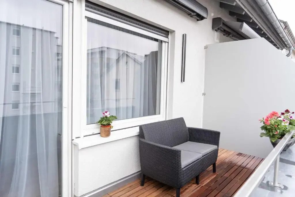 City Wohnung FN L 5 KLIMATISIERT mit Balkon und Küche